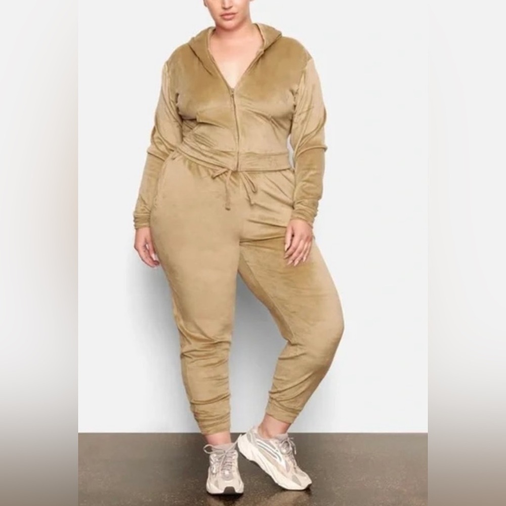NWT Skims Velour Joggers Pants Velour in Gold Size 4X